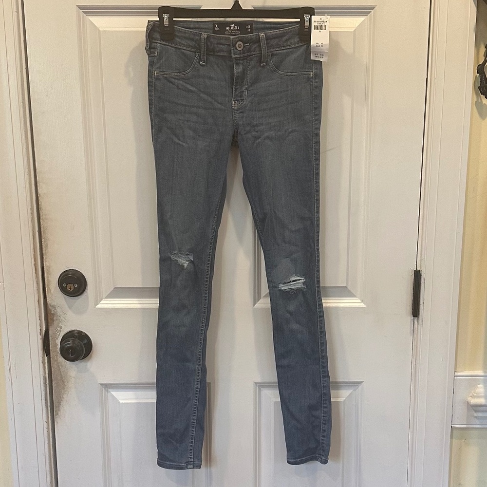 Hollister Low Rise Jean Leggings with distressed knee - Size 3L